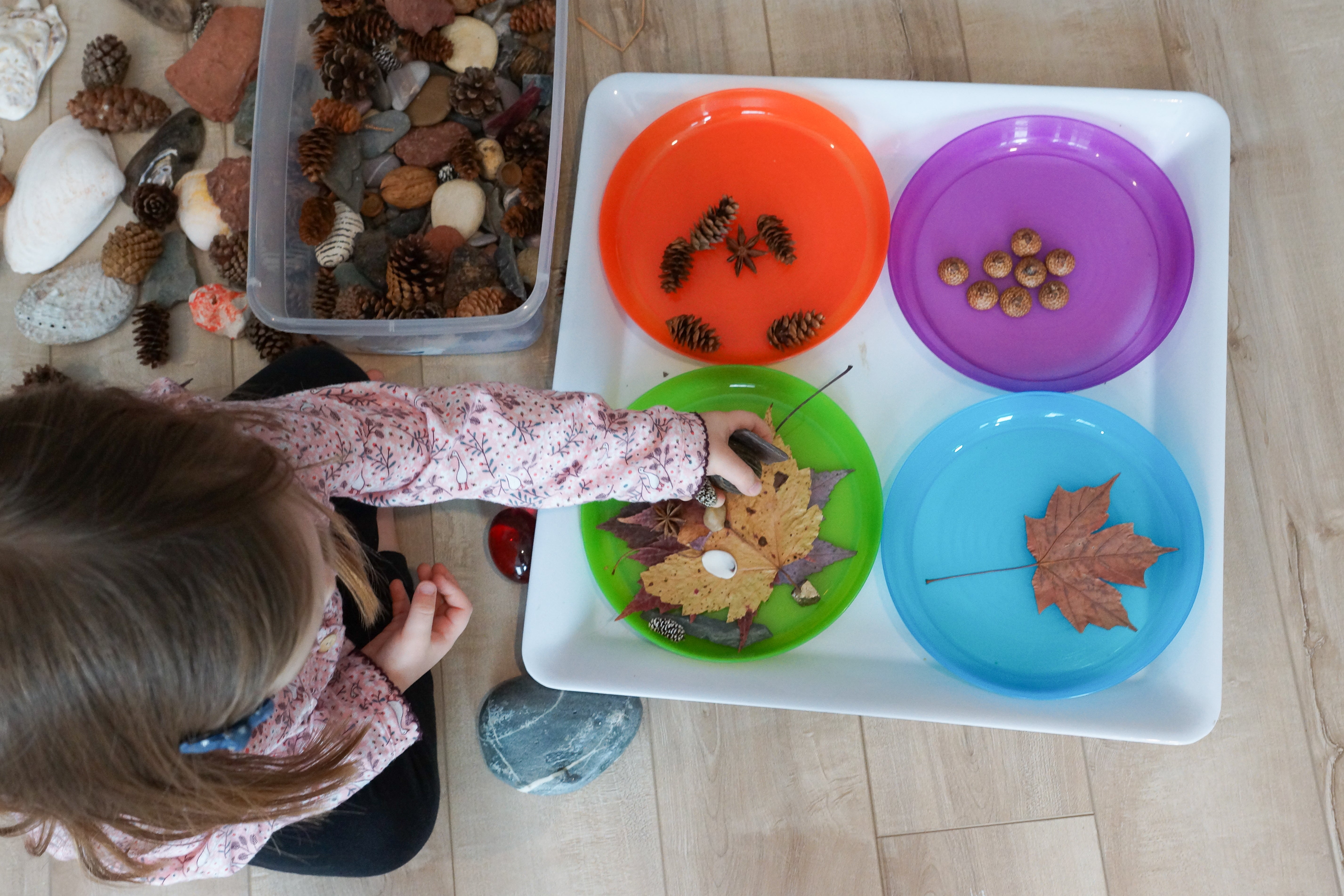 Atelier créatif maison enfant : transformez votre salon en espace d'art