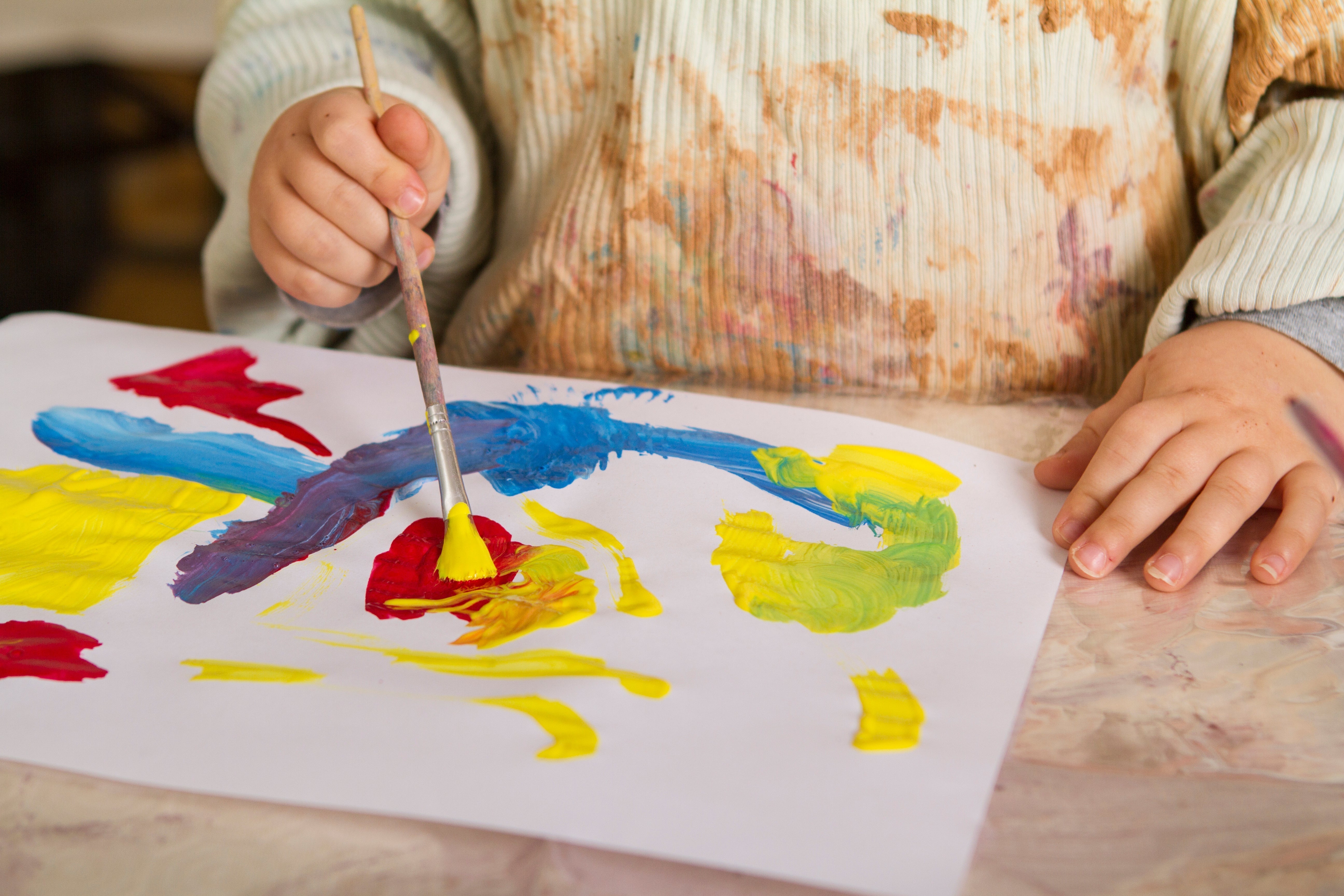 Activités sensorielles stimulantes pour éveiller les enfants à la maison