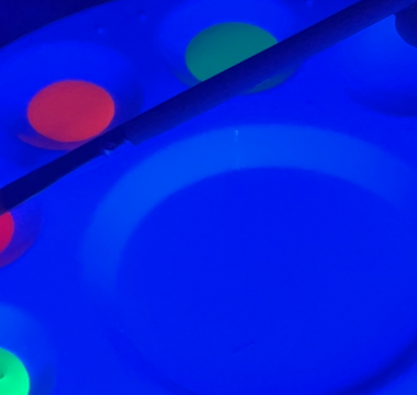Peinture Fluorescente dans le Noir : trouvez l’inspiration !