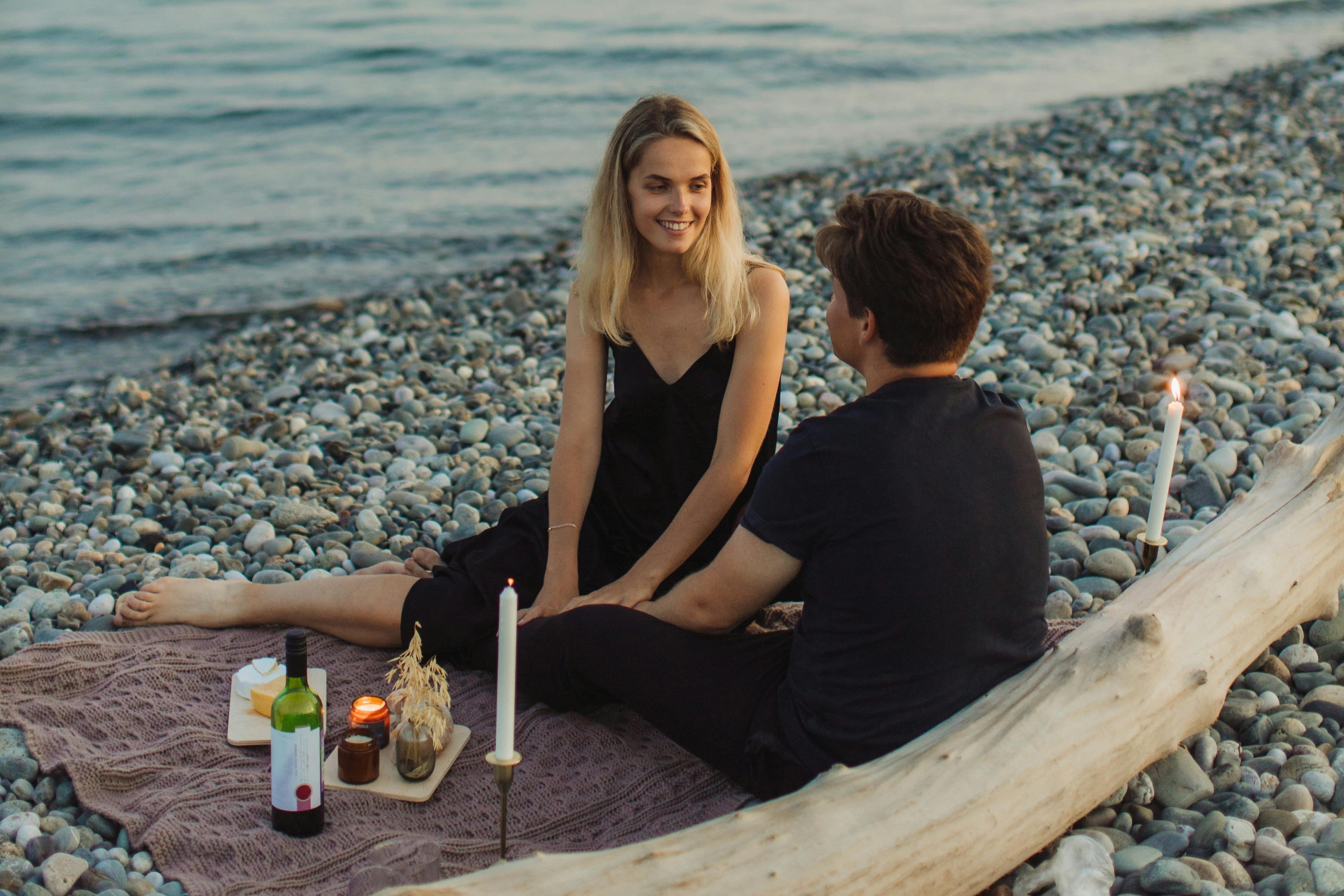 couple sur la plage saint-valentin