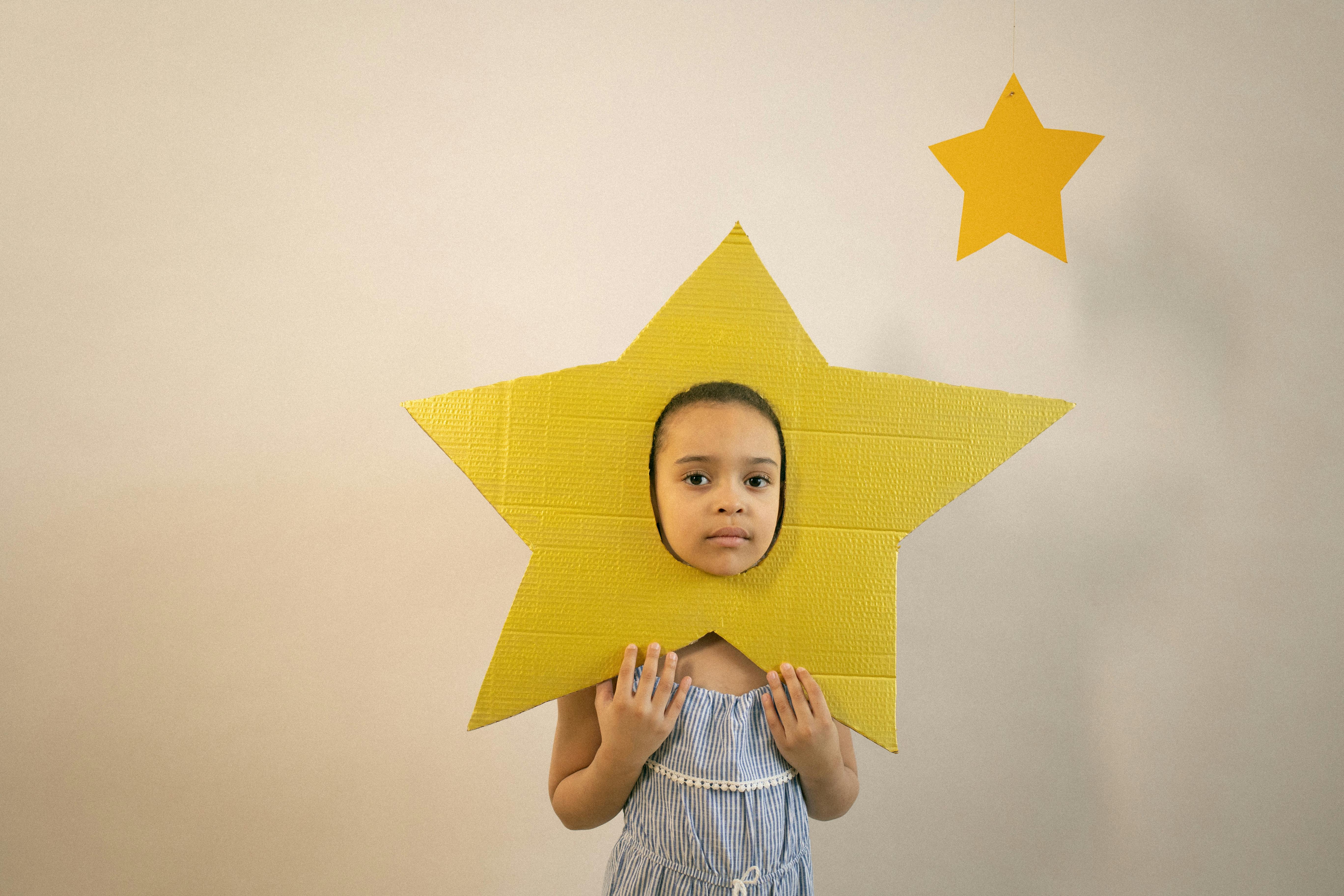 Activités manuelles pour enfants à faire à la maison : guide complet pour parents créatifs